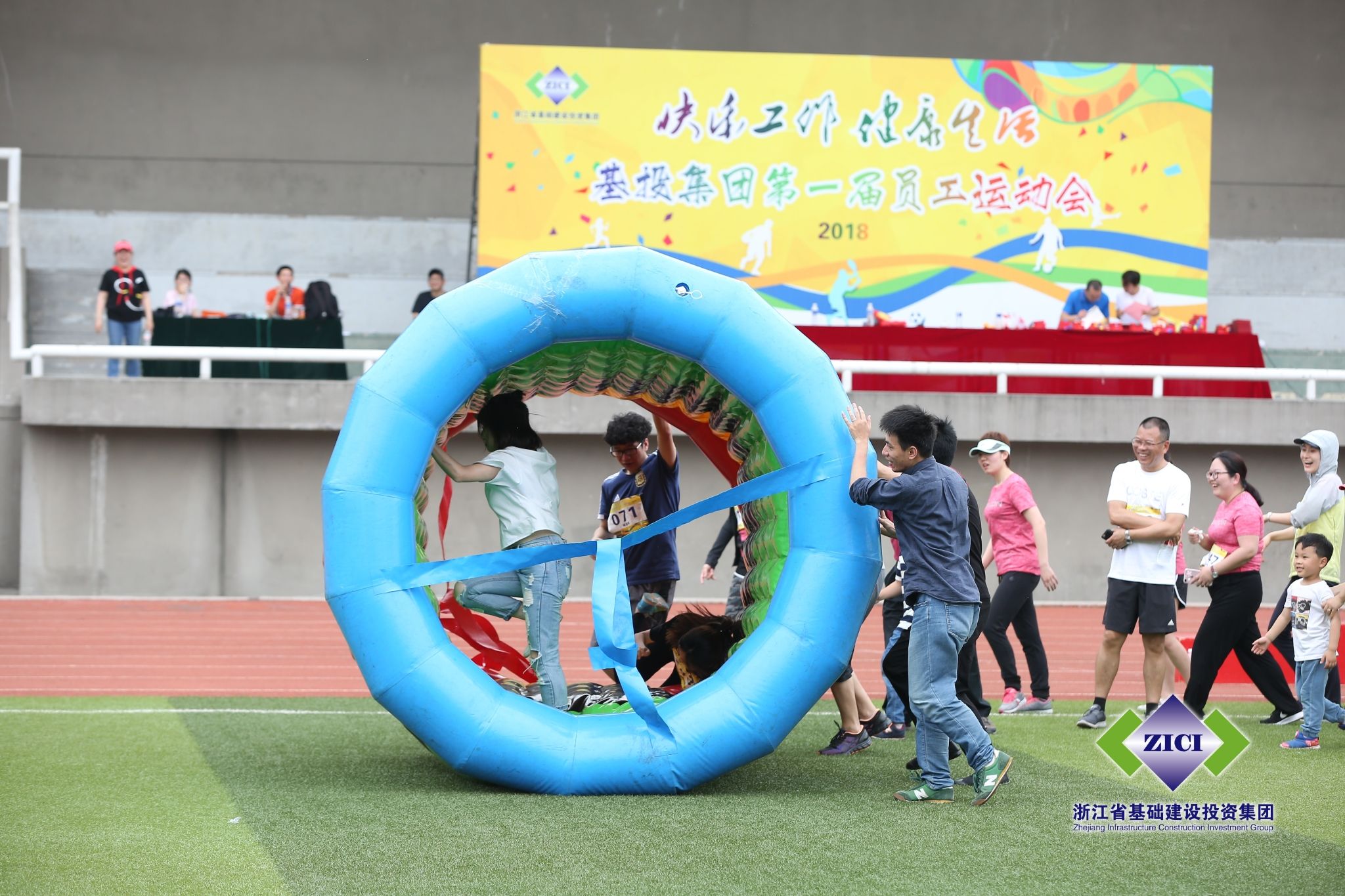 1526280753376608N1r8.jpg 6341856.jpg