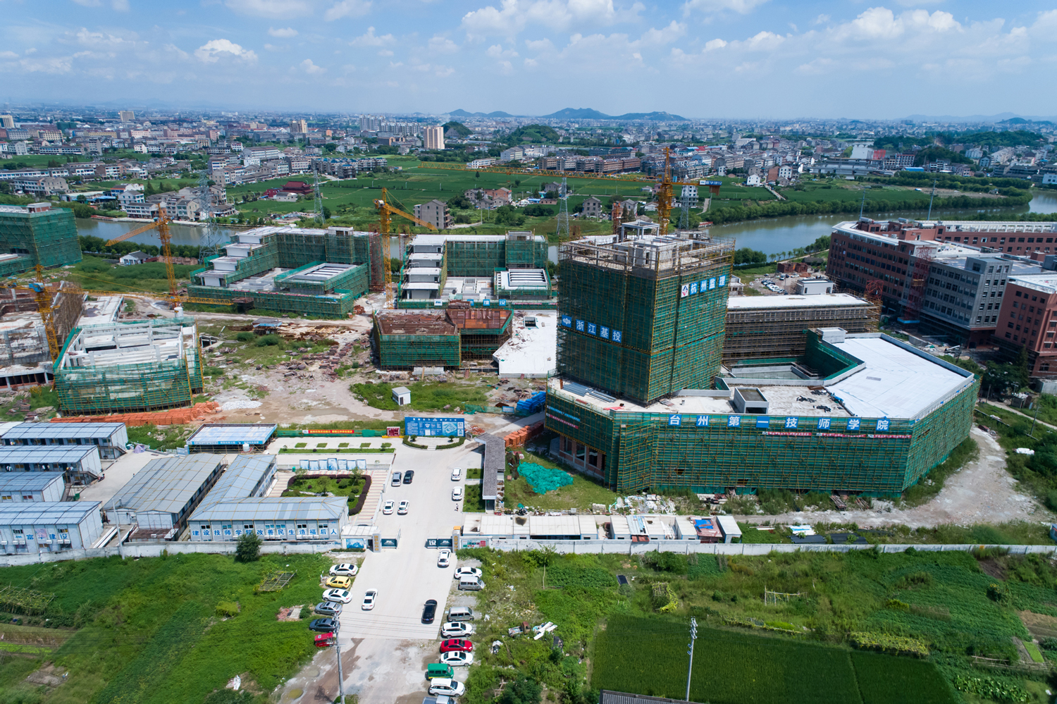 1576217833764445D3tp.jpg DJI_0070.jpg